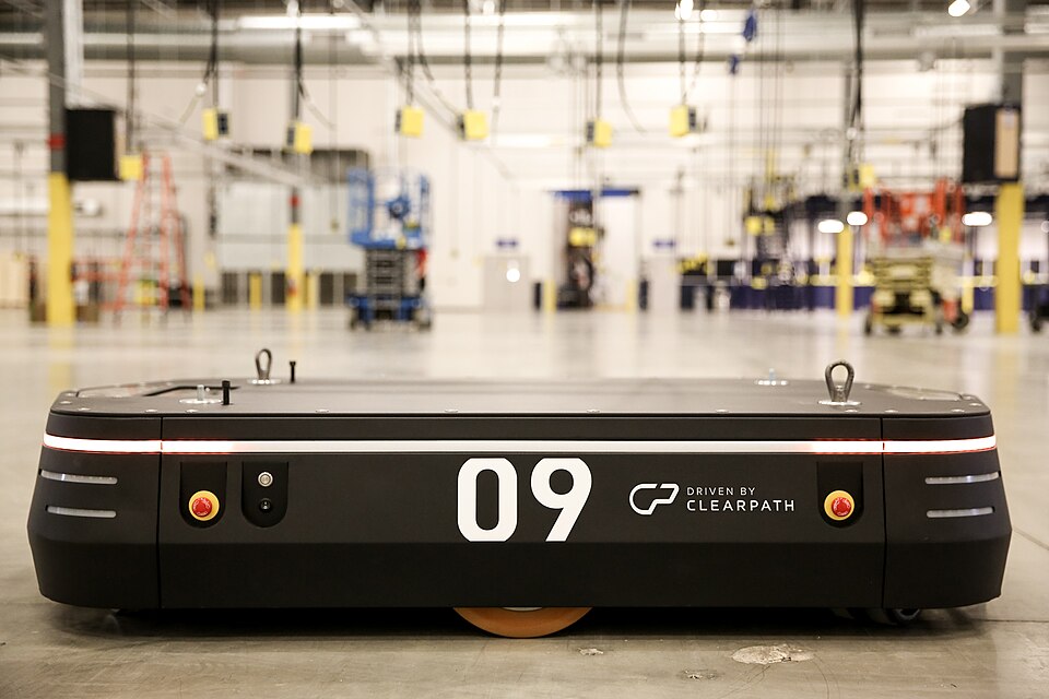 OTTO 1500 autonomous mobile robot (AMR) transporting heavy materials in a warehouse